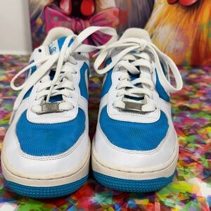 Nike Air Force 1 : Stylish Blue and White Athletic Shoes